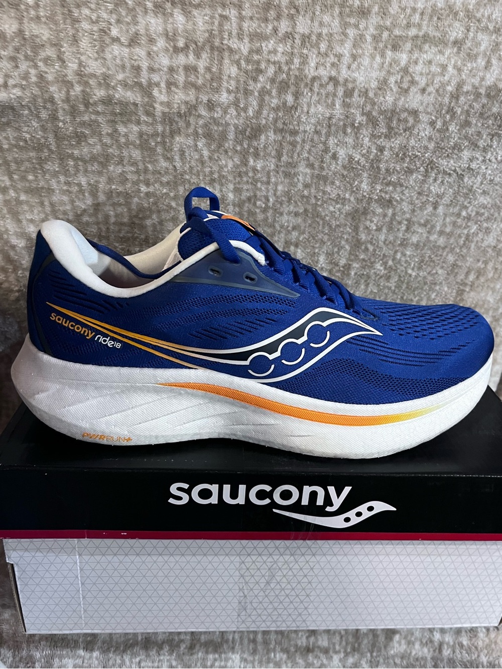 Saucony Ride 18 Men Lightweight Running Shoes